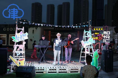 天气转暖逛夜市 天津“夜经济”开启社交互动新模式